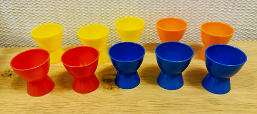 Eierbecher aus kunststoff - eierbecher,