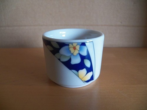 Eierbecher weiß mit - blau, m