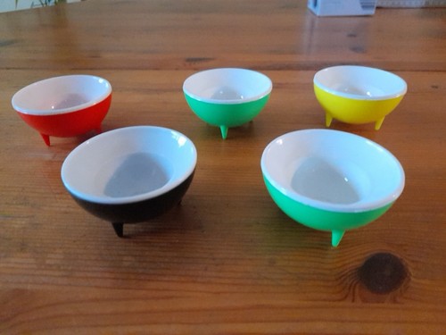Eierbecher plastik rot gelb - eierbecher,,